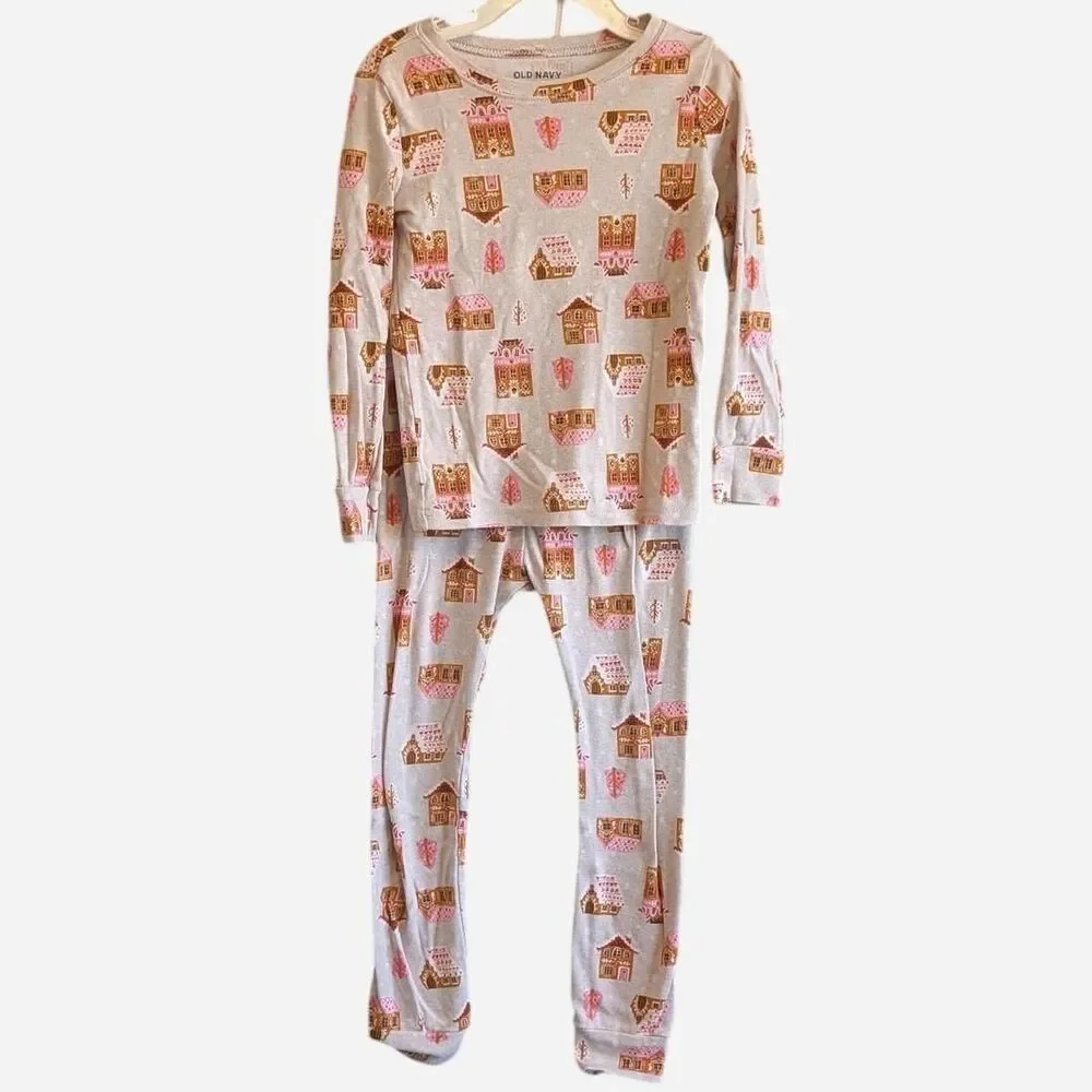 Old Navy Girls Size 5T Gray Pink Gingerbread Village Long Sleeve Cotton Pajamas